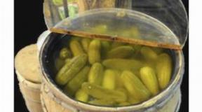 Trinnvis fotopskrift for fremstilling av pickles for vinteren, slik at de smaker som tønner etter smak