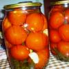 Marinoituja tomaatteja piparjuurilla