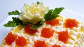 Салати за празничната трапеза: нови рецепти със снимки за вашата колекция!