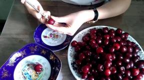 Lenten pies with cherries