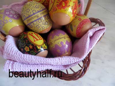 How to glue stickers on Easter eggs