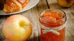 Apple jam from summer apples and ranetki