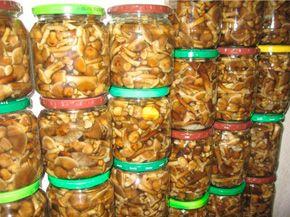 Pickled instant mushrooms from frozen mushrooms without sterilization