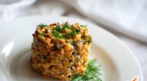 Блюдо дня: салат с креветками и кукурузой