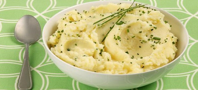 Is it possible to add an egg to mashed potatoes