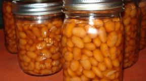 Canned beans in tomato