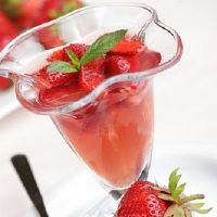 Strawberry jelly: recipe with crushed strawberry gelatin