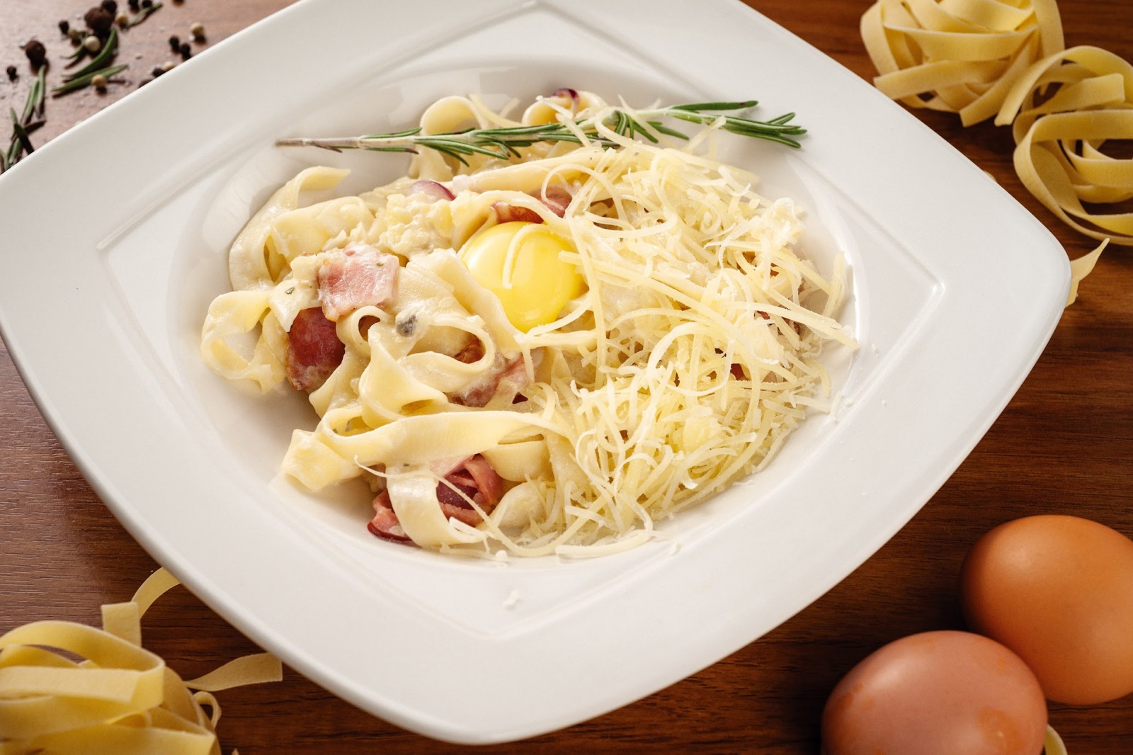 Kuinka tehdä carbonara-pastaa: legendaarinen italialainen resepti