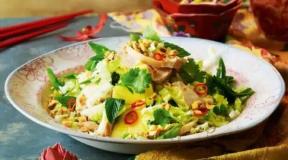 Chinese cabbage salad with smoked chicken: delicious and beautiful recipes