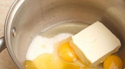 Kuidas valmistada safranist piimakooki klassikalise samm-sammult retsepti järgi