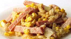 Video recipe: Salad with croutons, ham and corn