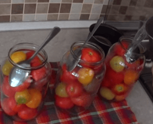 Tomatoes for the winter in one-liter jars