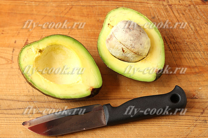 How to choose a ripe avocado, how to clean it and what to eat
