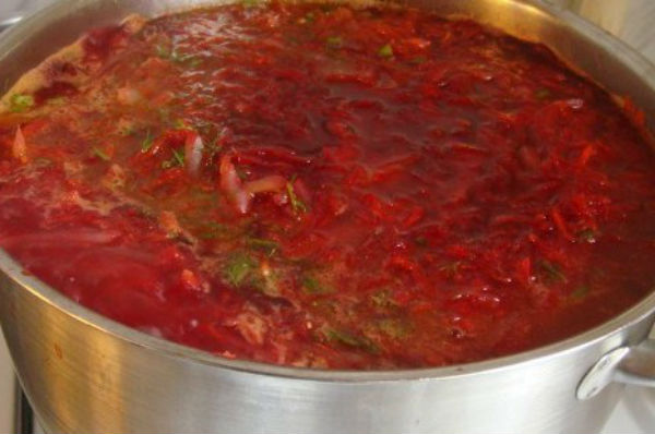 Recipe for borscht with fresh cabbage and beets on ribs