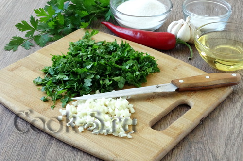 Pickled green tomatoes stuffed with garlic and greens - a recipe with a photo of cooking tomatoes