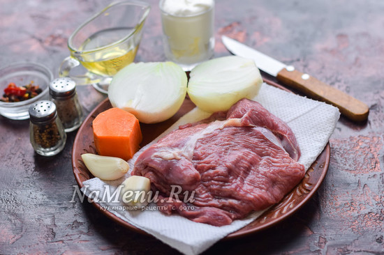 Braised storfekjøtt med saus, deilig biffgulash med saus oppskrifter med bilder