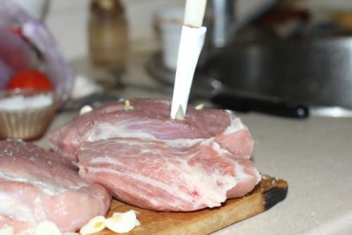 Bake pork in the oven in a foil with a piece of tender meat recipe