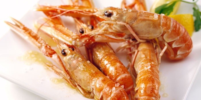 สลัดกุ้ง: สูตรอาหารแสนอร่อยและเรียบง่าย