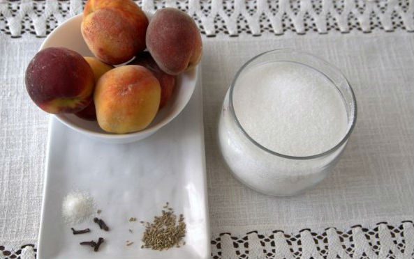Peach jam for the winter: a simple recipe with a photo