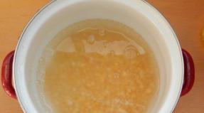 Классический рецепт: гороховый суп с копчеными ребрышками