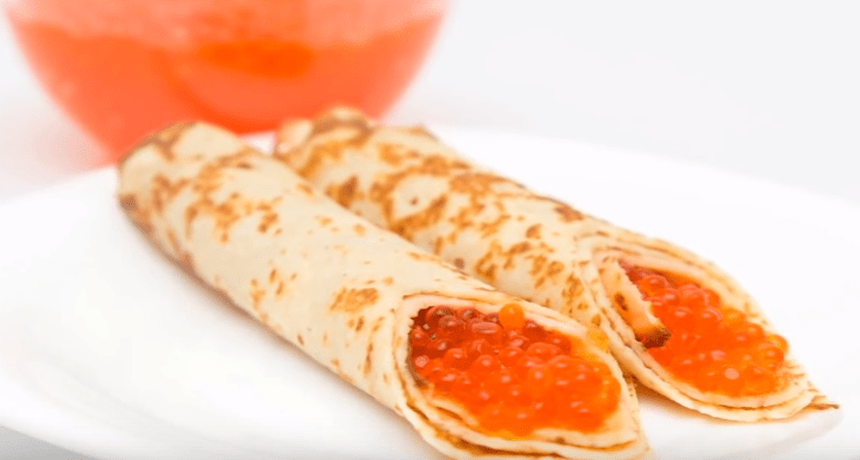 How to wrap pancakes with various caviar