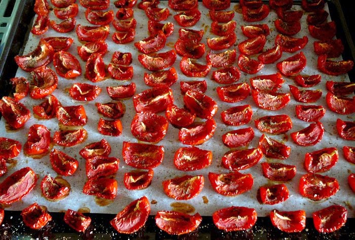 Сушени домати: какво ядат, къде мога да ги добавя?