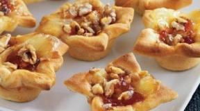 Filled puff pastry baskets
