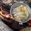 Fisk bagt i ler, blade, på kul fra bål, i aske, enkle og komplekse opskrifter til en picnic og campingtur