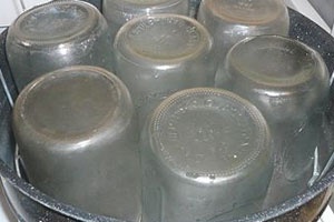 Cold pickling of cucumbers under a nylon cover