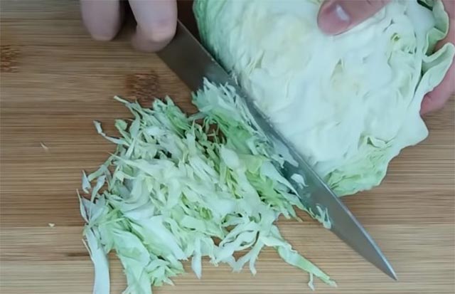 How to prepare a salad with cabbage for the holiday table?
