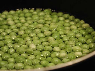 What is the calorie content of pea porridge and how to eat it