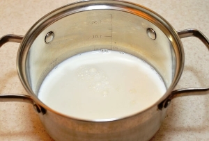 Nấu sữa chua trong nồi nấu chậm: công thức với từng bước hình ảnh