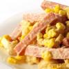 Video recipe: Salad with croutons, ham and corn