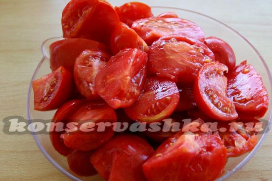 Cherry tomatoes in tomato juice for the winter