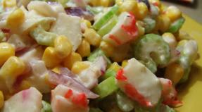 Салат с крабовыми палочками и кукурузой и не только – рецепты на все случаи жизни Крабовый салат рецепт классический без кукурузы