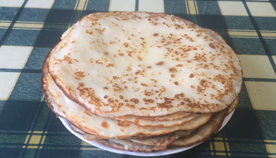 Yksinkertaiset reseptit kefir-pannukakkuihin