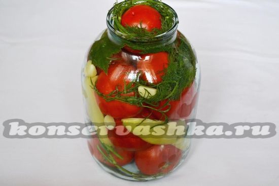 Tomaatit talveksi ilman etikkaa - maukkaita ja terveellisiä tapoja korjata vihanneksia