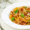 Tomat spaghetti sauce Spaghetti med hakket kød og tomater