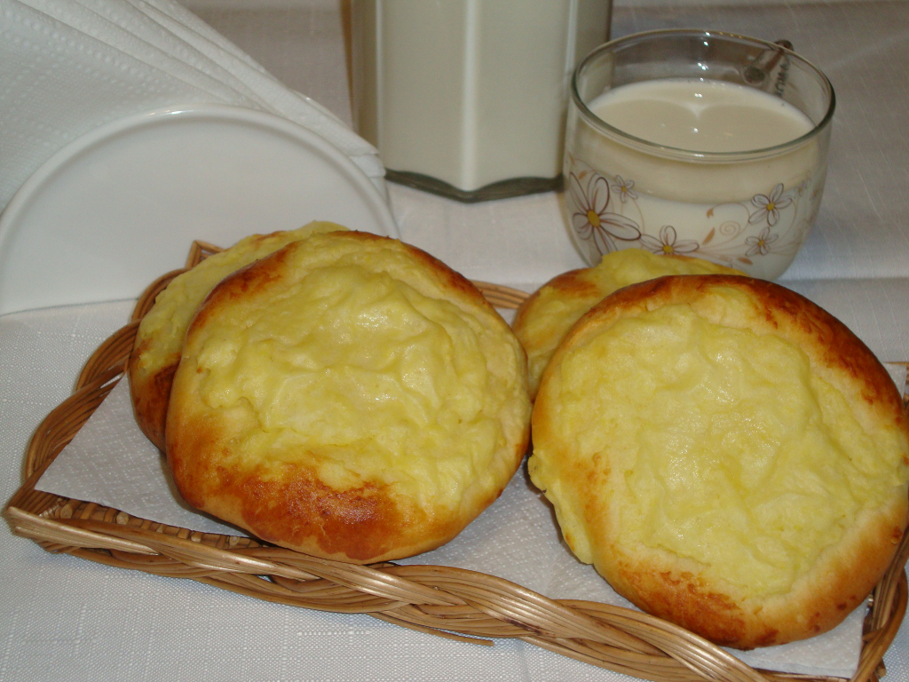 Potato shangs from unleavened pastry