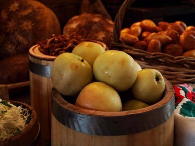 Cooking soaked apples. Soaked apples. Simple recipes for barrels and cans