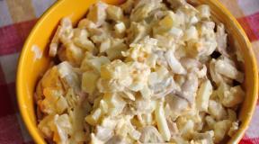 Smoked chicken and pineapple salad, recipes for the holiday Smoked chicken salad with pineapples classic