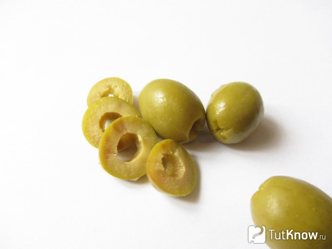 Black and green olives: how are they different and what is common