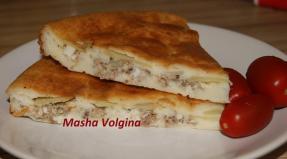 Very tasty, gentle, juicy filar cake with saury and potatoes - so I want to take a piece