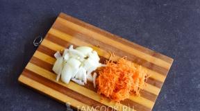 Cơm thập cẩm lúa mạch với mực: công thức ẩm thực phương Đông Cơm thập cẩm với mực và củ cải