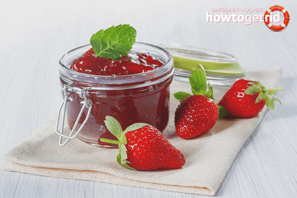 How to cook strawberries in syrup
