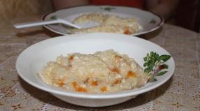 Rice porridge with raisins and dried apricots, cooked in a slow cooker