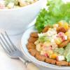 Salad ជាមួយដំបងក្តាម croutons និងពោត