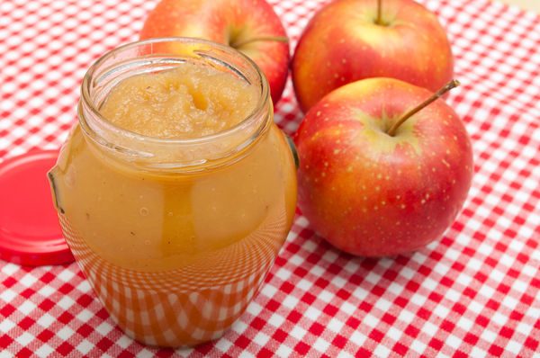 Cook apple jam