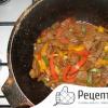 Thai kød med grøntsager - en klassisk opskrift med trin for trin billeder af, hvordan man laver oksekød med peberfrugt og sojasauce derhjemme