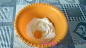 Mannik på creme fraiche: hvordan man bager luftige smuldrede tærter Mannik med creme fraiche uden opskrift